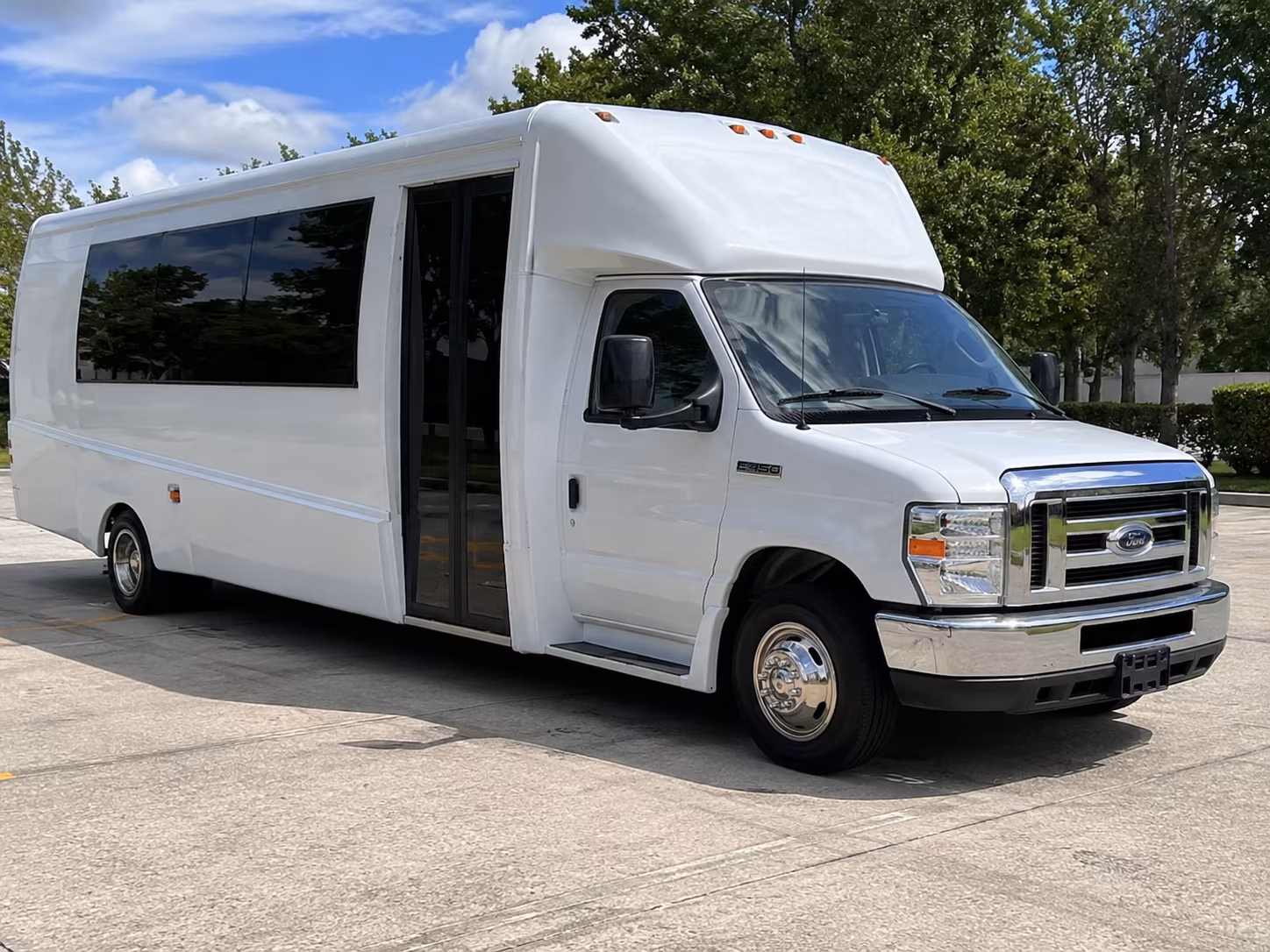 finding a party bus for prom birthdays and bachelorette nights in queens