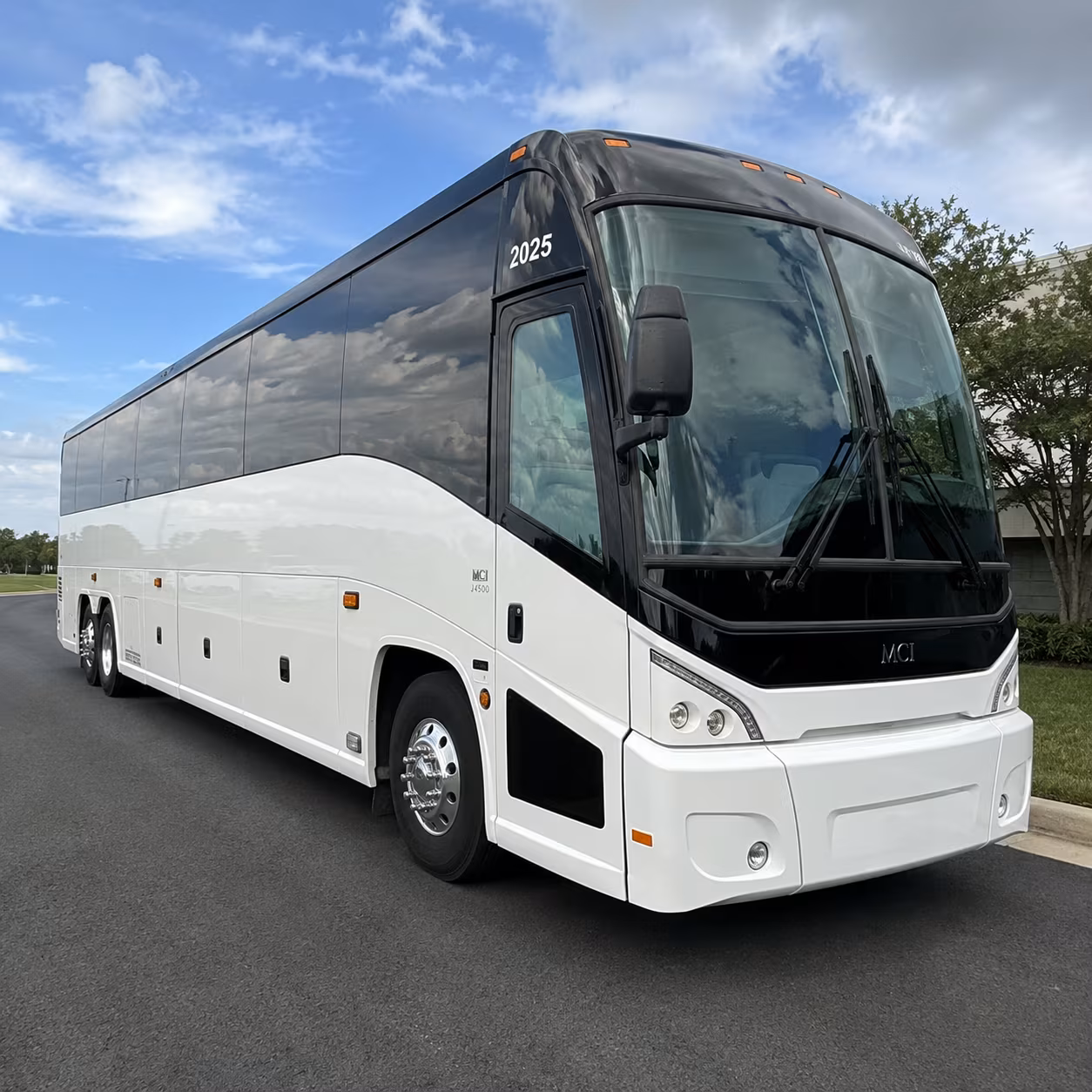 queenscharterbusservices com makes jfk and laguardia airport group transfers simple for queens corporate groups